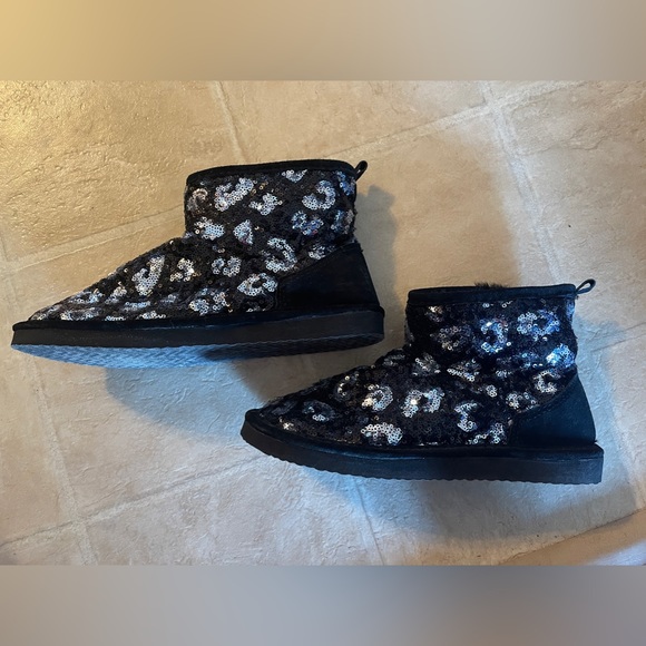 VS Pink Sequin Booties - Picture 2 of 3